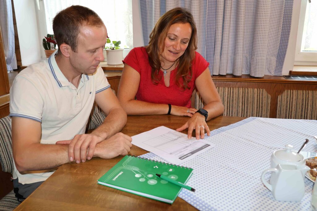 Familie Söllradl bei der Biomin Bestellung